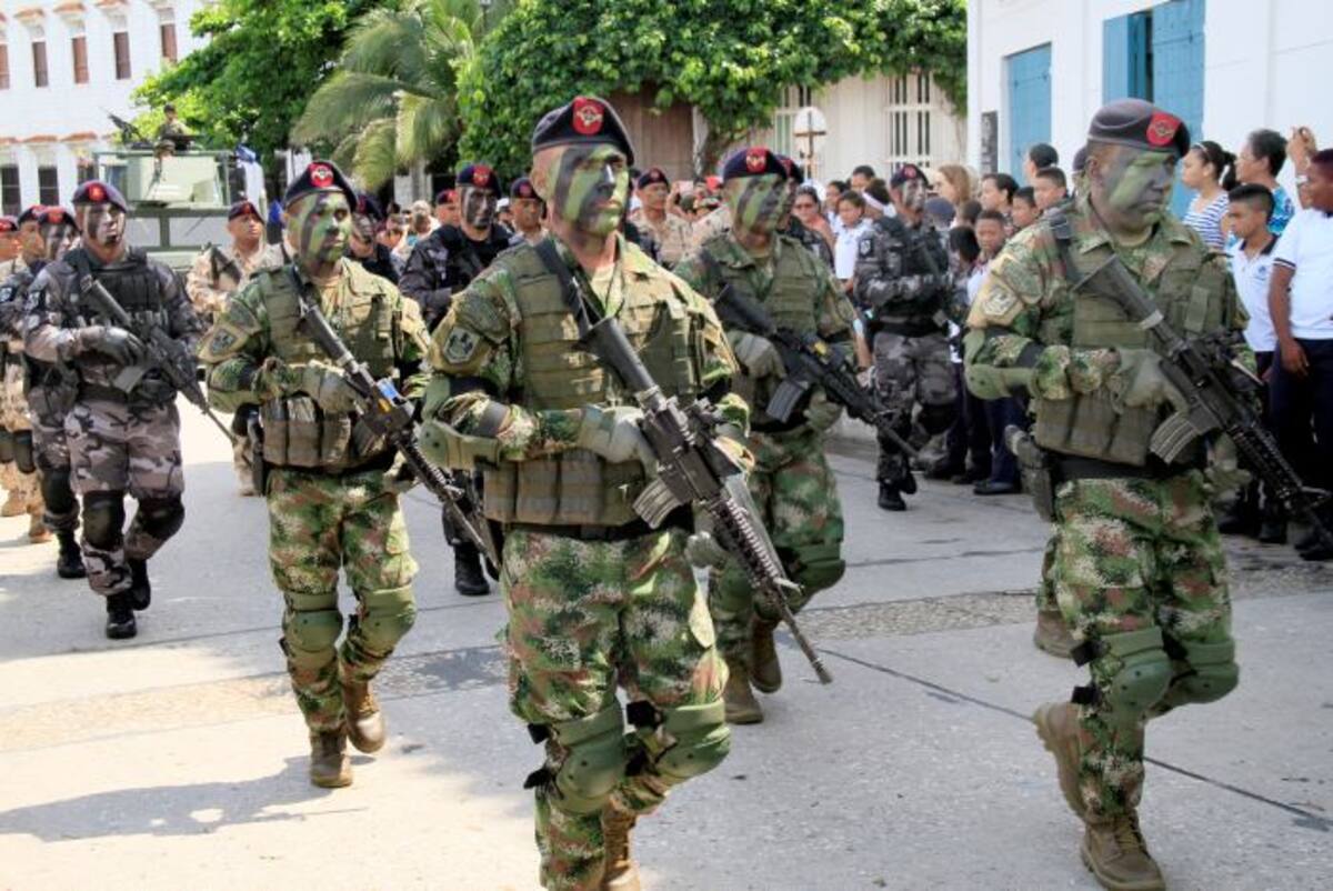 La Armada Nacional participó con sus diferentes unidades en el recorrido. Zenia Valdelamar