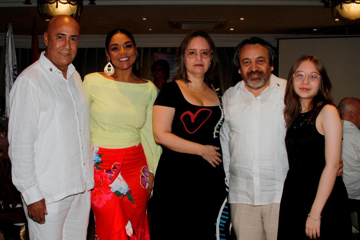 Óscar Fontalvo, Karen de Fontalvo, Jazmín Piñeres, Rafael Navarro y Victoria Navarro.