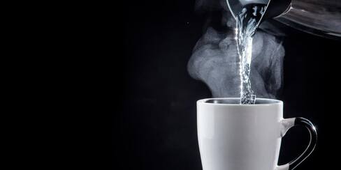 Conozca los beneficios de tomar agua caliente todas las mañanas