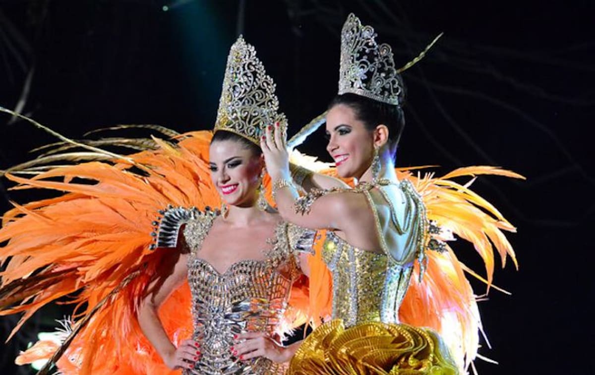 Cristina Felfle Fernández de Castro, reina 2015, y María Margarita Diazgranados Gerlein. RAFAEL POLO AVELLANEDA - COLPRENSA