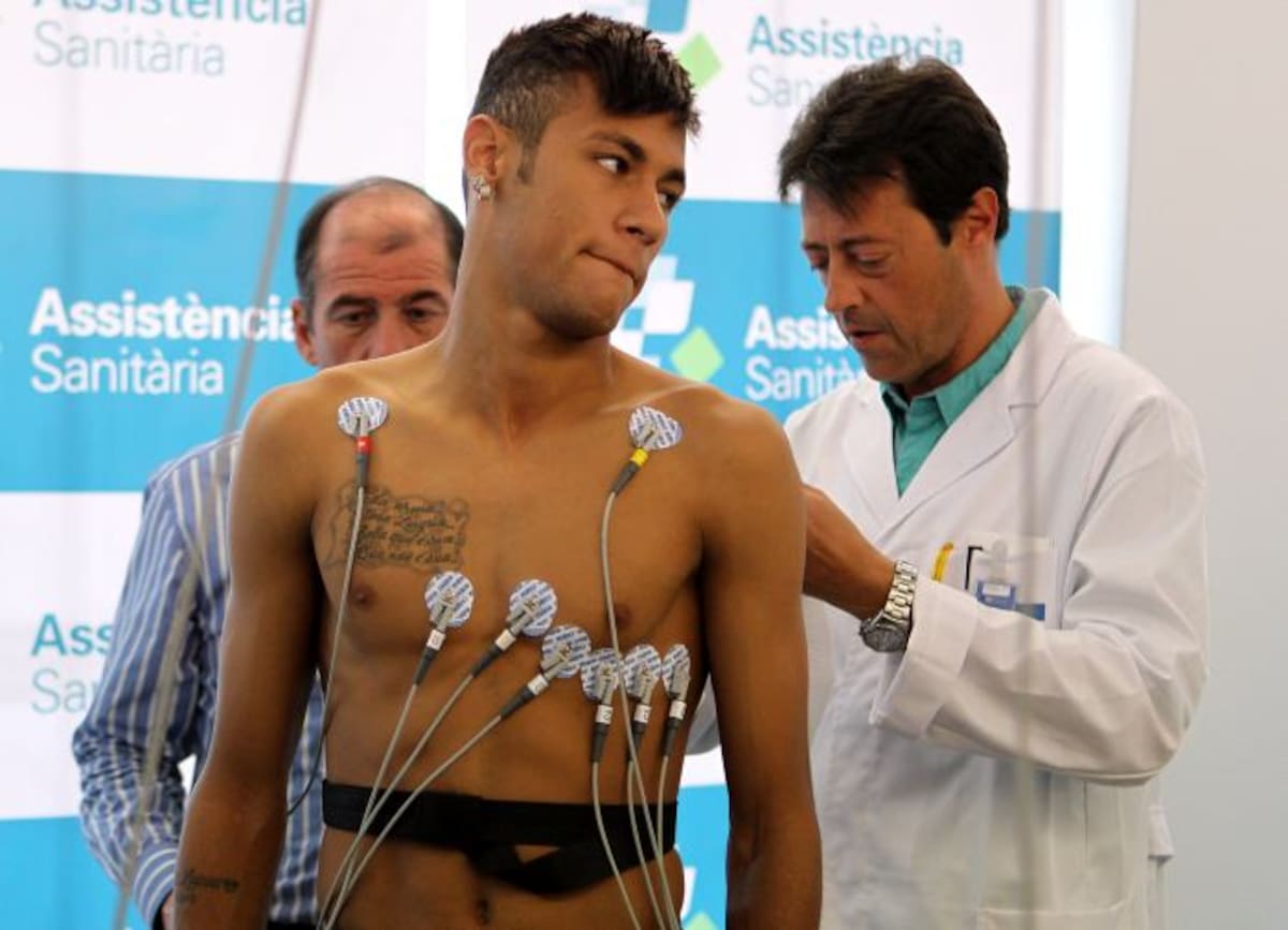 Neymar en las pruebas médicas. AFP