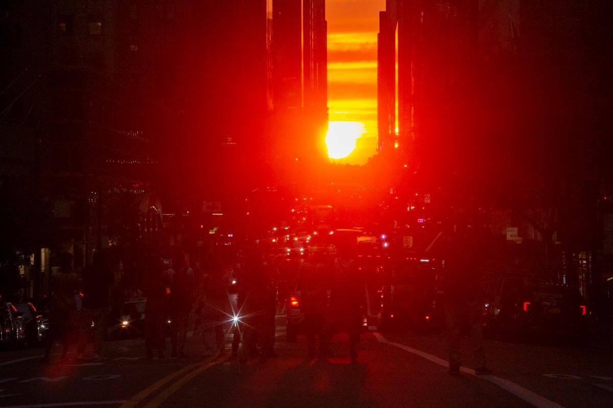Fotos: así fue el “Manhattanhenge”, la mejor puesta de sol del año