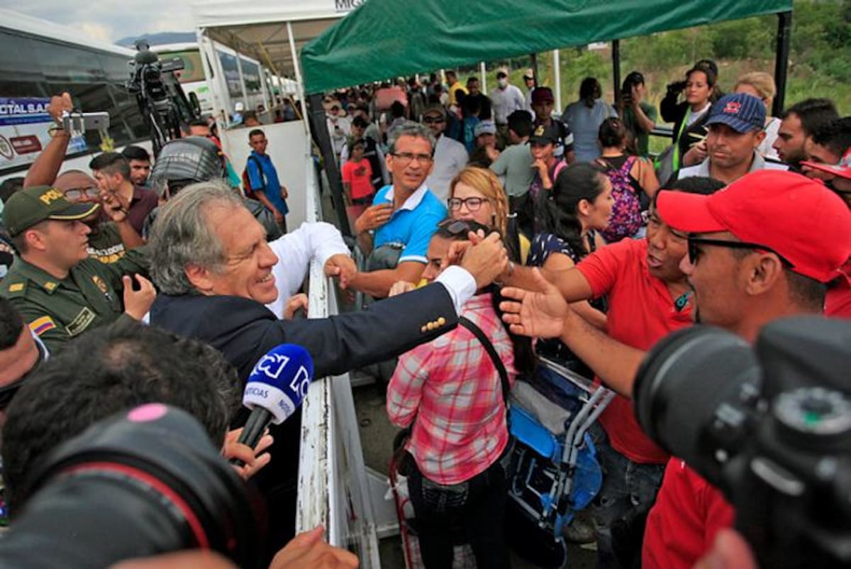 Luis Almagro y Alejandro Ordóñez realizaron un recorrido por el puente internacional Simón Bolívar. Colprensa