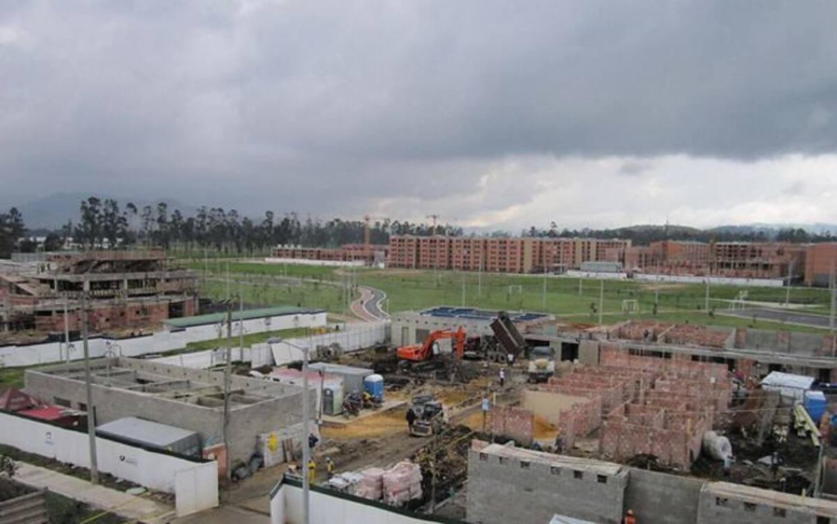 El ministro de Vivienda reiteró que las cifras que presentó la secretaria de Hábitat del Distrito, sobre construcción en Bogotá no corresponden a la realidad y son falsas. COLPRENSA