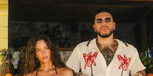 Ryan Castro lleva su “flow dancehall” a la moda con marca colombiana