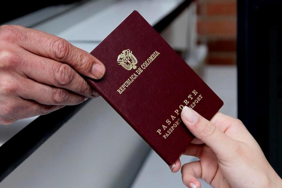 Thomas Greg pide contrato de pasaportes o millonaria compensación