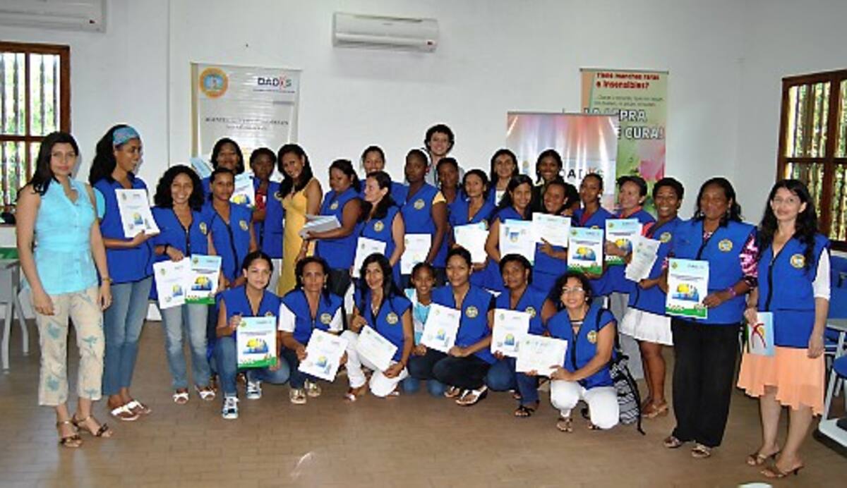 Grupo de agente de salud mental que ayudan con la prevención de suicidios en el distrito. Cortesía