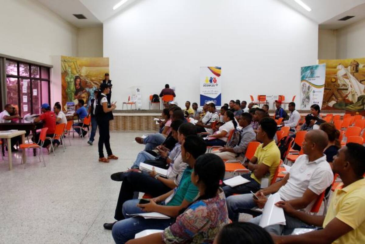 Los interesados en postularse deben asistir con su hoja de vida y todos sus soportes e incluso estar preparadas para realizar entrevistas de preselección. Archivo.
