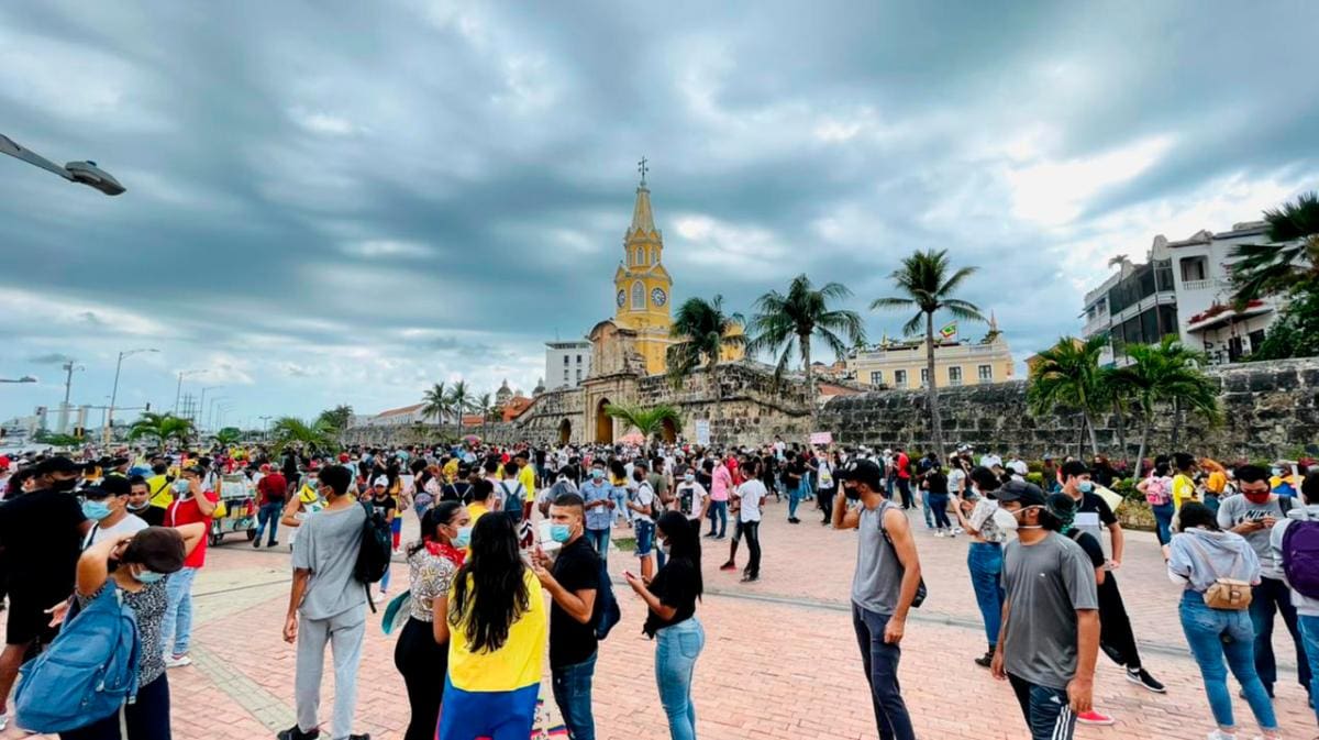 Panorámica del plantón en la Torre del Reloj. //NAYIB GAVIRIA