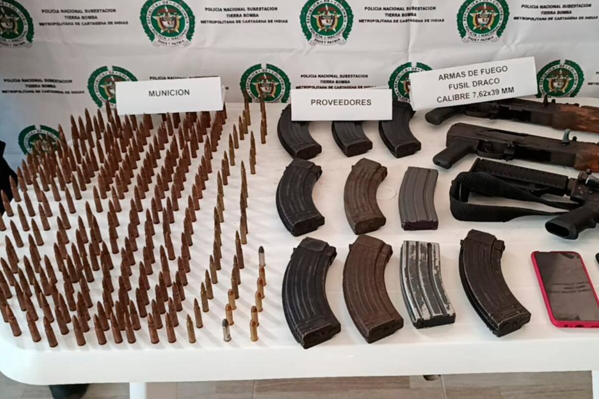 (Video) Incautan fuerte arsenal de armas del Clan del Golfo en Tierrabomba