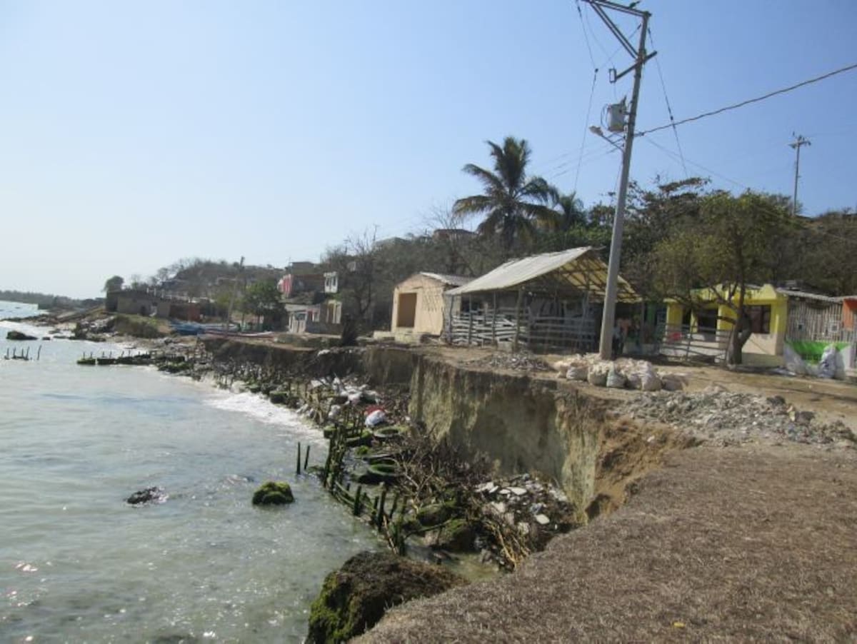 En menos de 20 años, el mar se ha tragado tres calles y 70 casas a fuerza de erosión. FOTO RUBEN DARIO ALVAREZ-ELUNIVERSAL