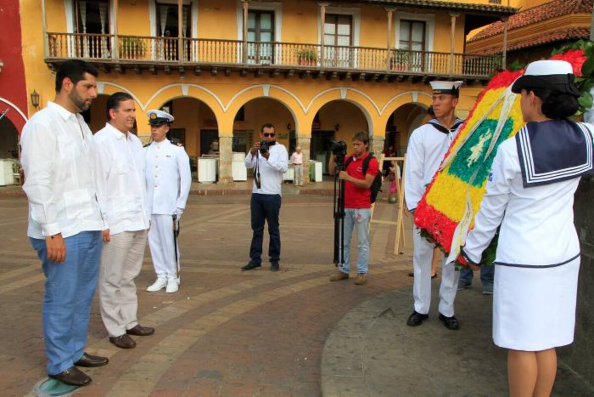 Ofrenda floral a Cartagena por sus 482 años de fundación. LUIS HERRÁN - EL UNIVERSAL