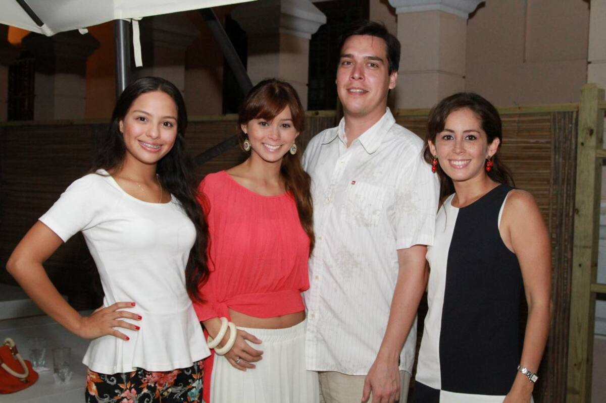 Melissa Santamaria, Karine Chaljub, Hugo González y Odette Chaljub.