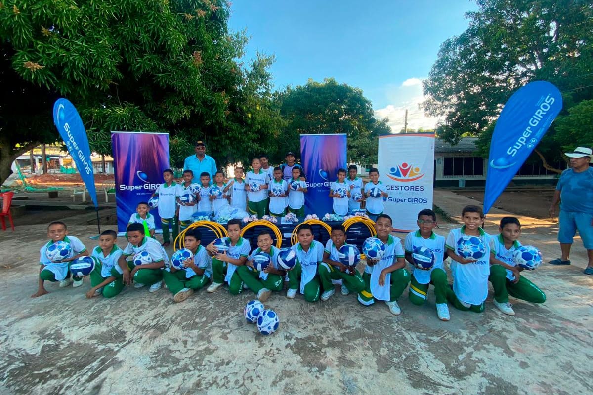 SuperGIROS entrega elementos deportivos