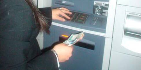 Caída masiva de aplicaciones bancarias reviven la confianza en el efectivo