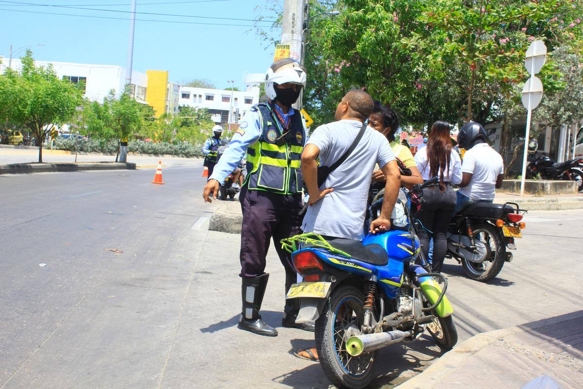 Este es el número de sanciones por llevar parrilleros en la Pedro de Heredia