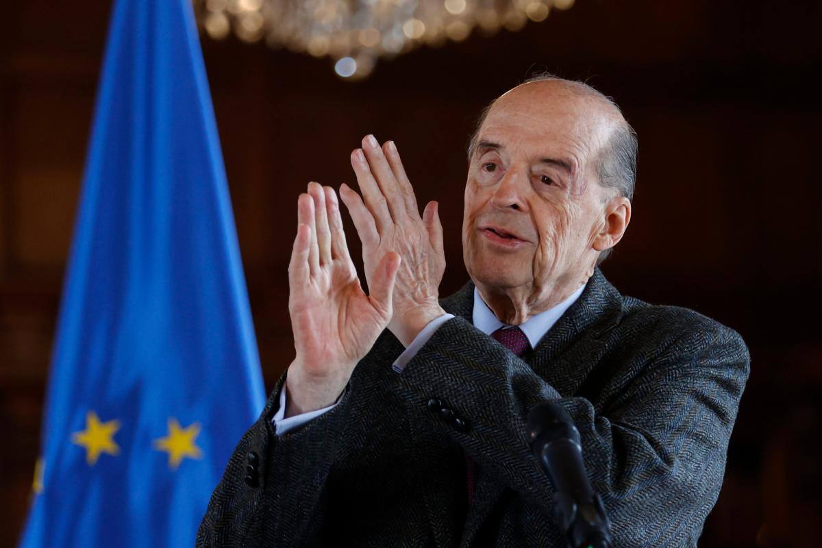 Álvaro Leyva firmó un documento pese a estar suspendido de su cargo