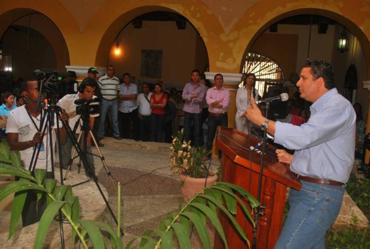 Alocución del gobernador de Bolívar, Juan Carlos Gossaín, en el Palacio de la Proclamación, frente a funcionarios departamentales y medios de comunicación. CORTESÍA