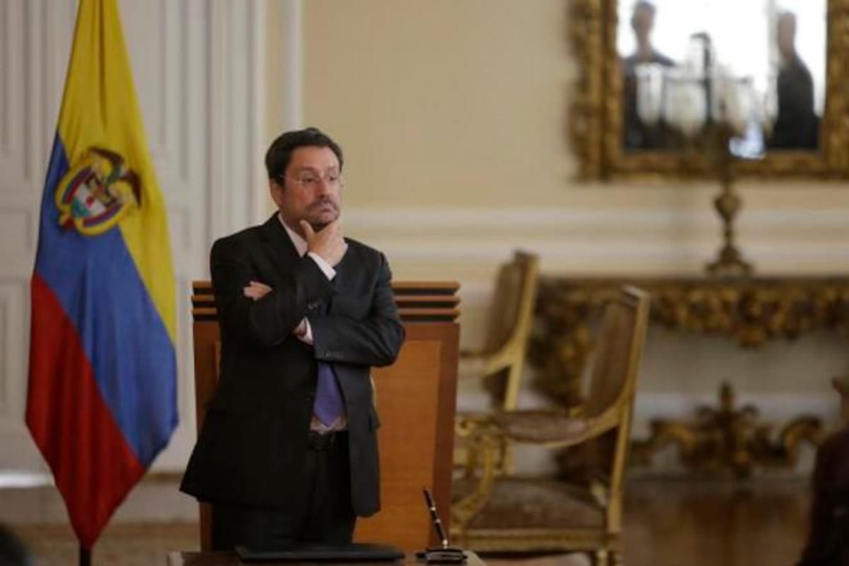 ¿Qué pasará con Pacho Santos tras escándalo por conversación filtrada?