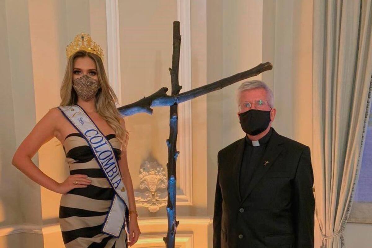 Señorita Colombia asiste a la versión 60 del Banquete del Millón