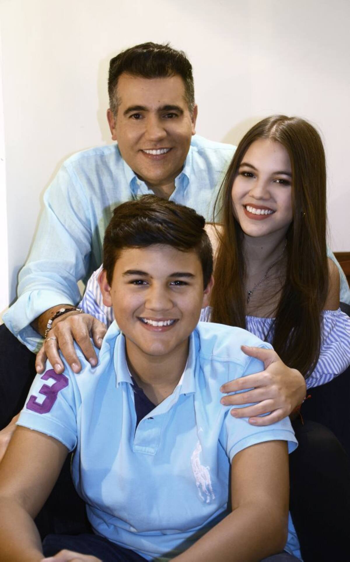 La familia es el refugio de este periodista y presentador, allí recarga todas sus energías, su esposa e hijos son su mayor motivación. FOTOGRAFÍA: SANDRA PINO BACCA/ AGRADECIMIENTOS A @CASTINGMODELSANDTALENT