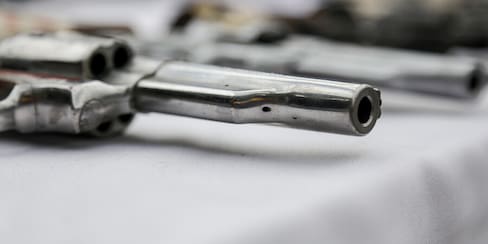 Asesinados dos policías por hombres armados