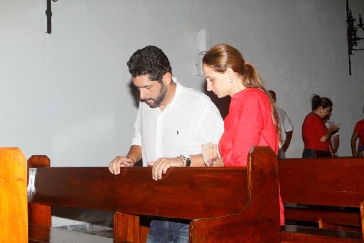 Acompañado de sus esposa, el nuevo Alcalde llegó a la Catedral para dar gracias a Dios por su triunfo. Julio Castaño - El Universal