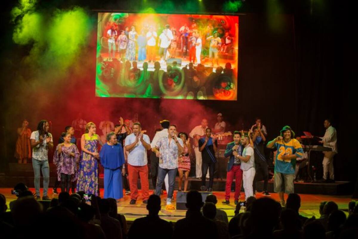 Sabrosura, reúne a medio centenar de artistas, en el Teatro Adolfo Mejía. Cortesía