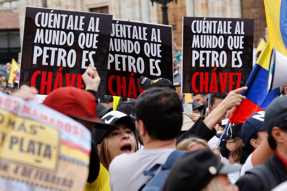Marcha en contra de las reformas. // EFE