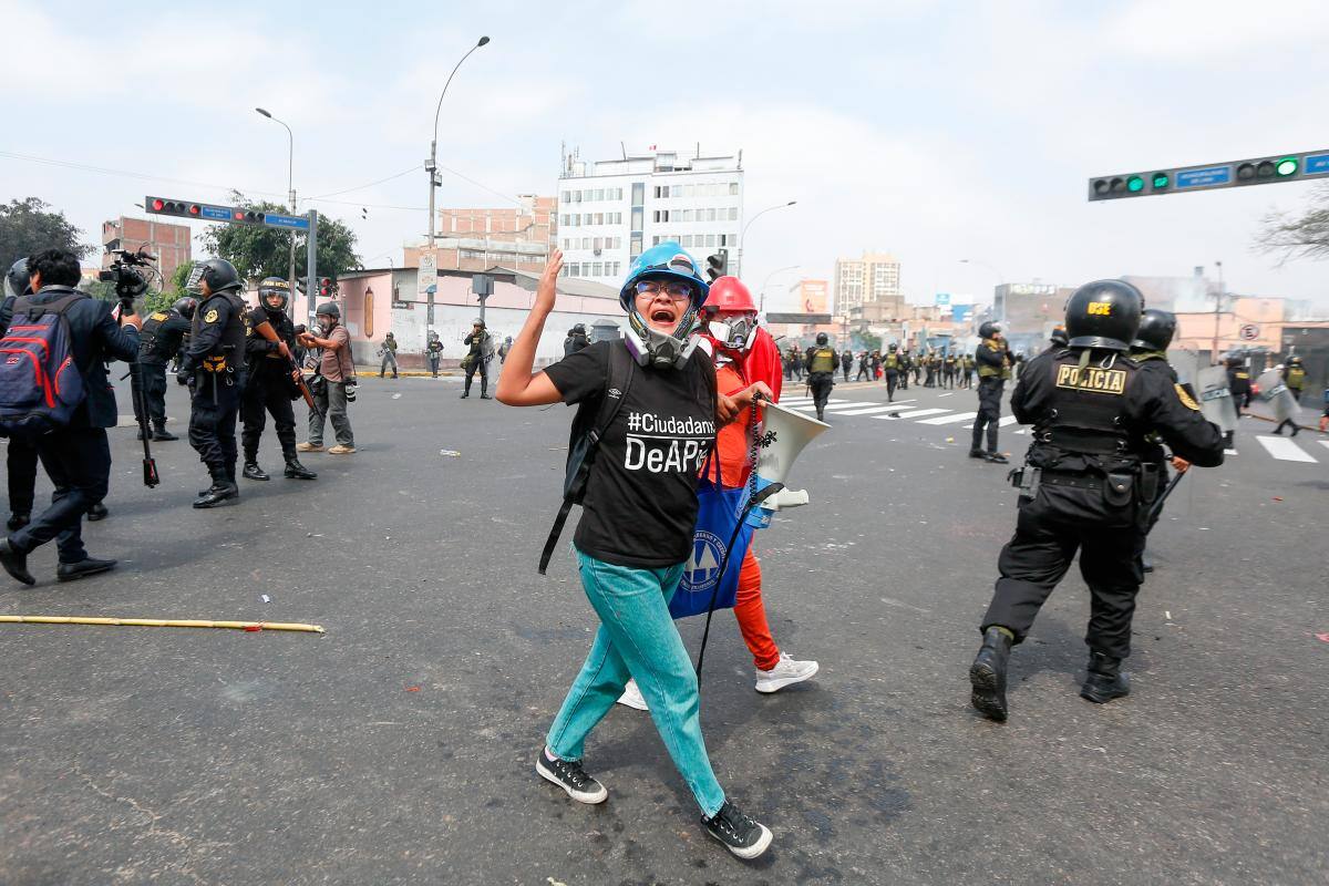 Protestas en Día de Independencia de Perú terminan en enfrentamientos