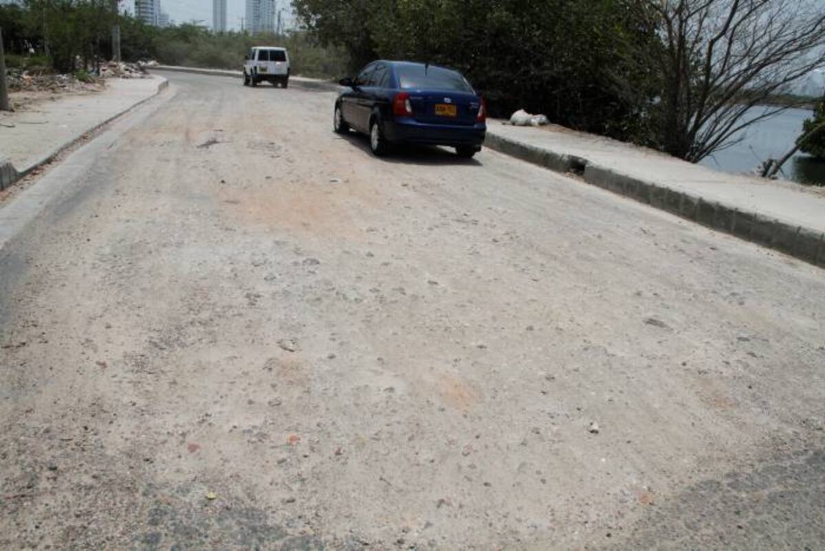 A la superficie de asfalto de la Marginal de San Lázaro, que une a la Calle 30 del Pie del Cerro con la Avenida del Lago, no le cabe un hueco. Ahora se convertirá en una vía de concreto. ÓSCAR DÍAZ ACOSTA - EL UNIVERSAL