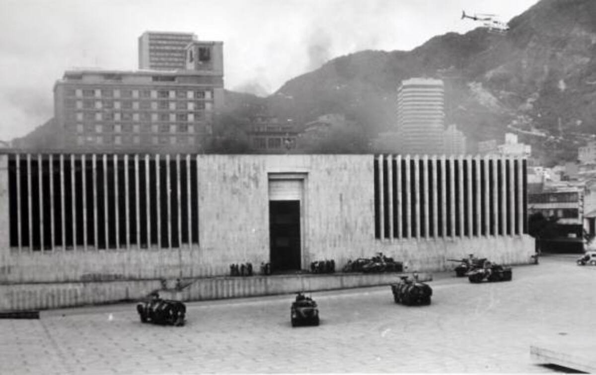 Hace 30 años, el 6 y 7 de noviembre de 1985, fue la toma del Palacio de Justicia en Bogotá. COLPRENSA