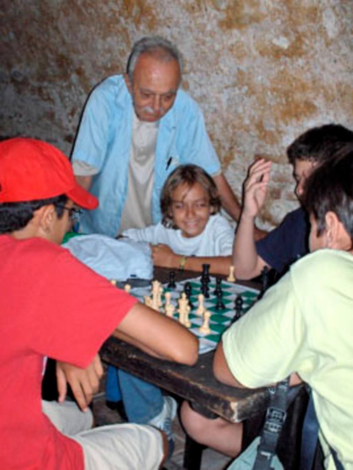 Restom Bitar, como árbitro de torneos de ajedrez en Cartagena.