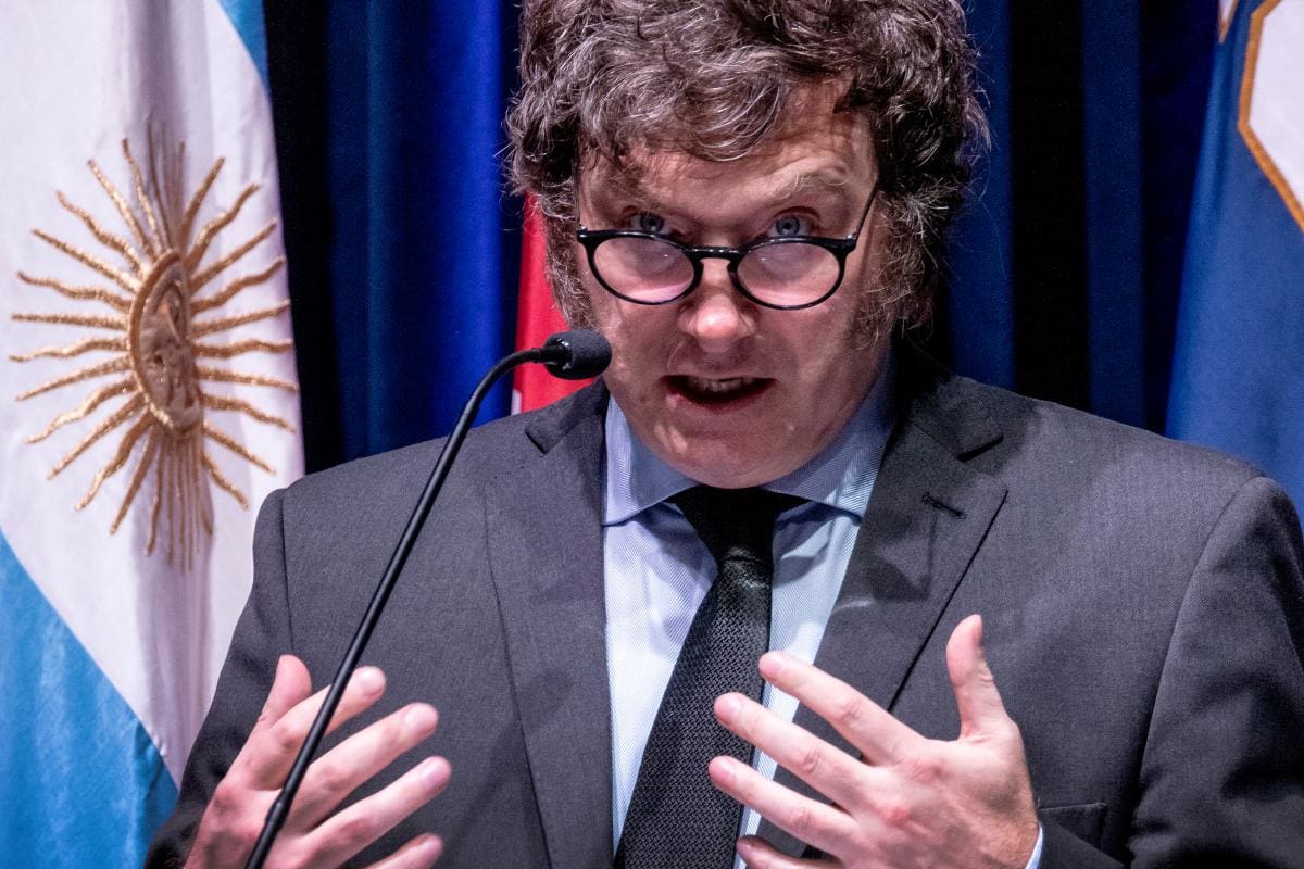 La relación de Javier Milei con sus perros levanta polémica en Argentina