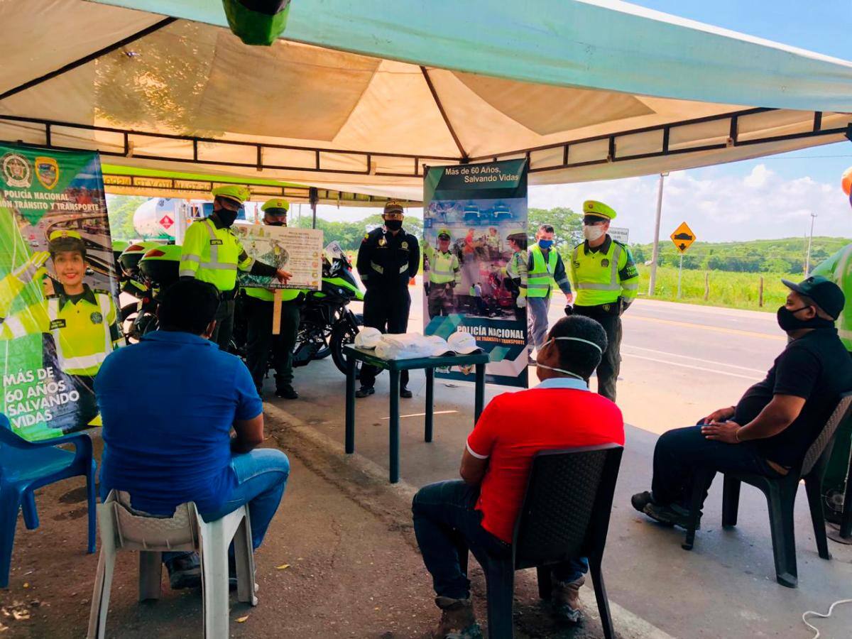 Atentos estuvieron a las recomendaciones de los oficiales. Foto//Cortesía.