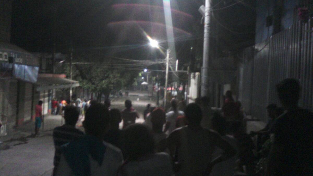 Habitantes del pueblo emprendieron una cacería contra un hombre que señalaban de ser el presunto homicida de la menor. Cortesía.