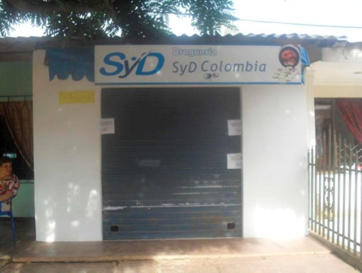 Esta es la fachada de la sede de la farmacia S y D de Colombia que fue sellada en Pueblo Nuevo. CORTESÍA GREGORIO CASTRO