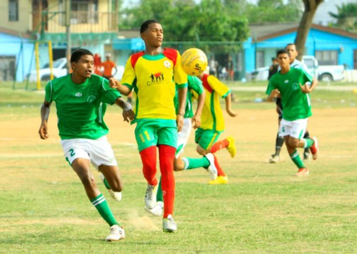 Bolívar buscará hoy de visitante el triunfo ante Córdoba, en el Zonal de Fútbol Prejuvenil. JULIO CASTAÑO /EL UNIVERSAL /