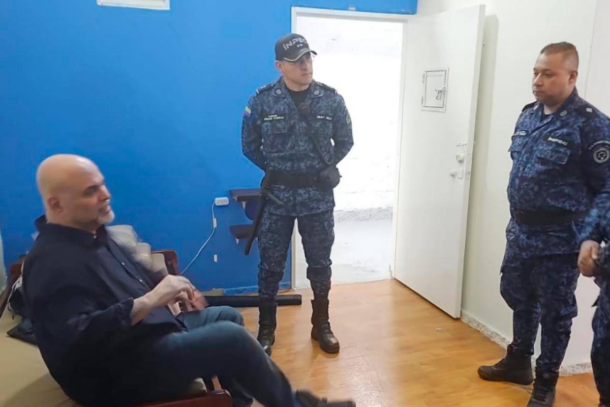 Mindefensa espera aportes importantes de Mancuso tras su llegada a Colombia