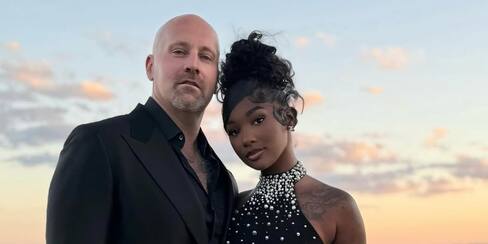 Muere influencer tras comprometerse con su novio durante un viaje