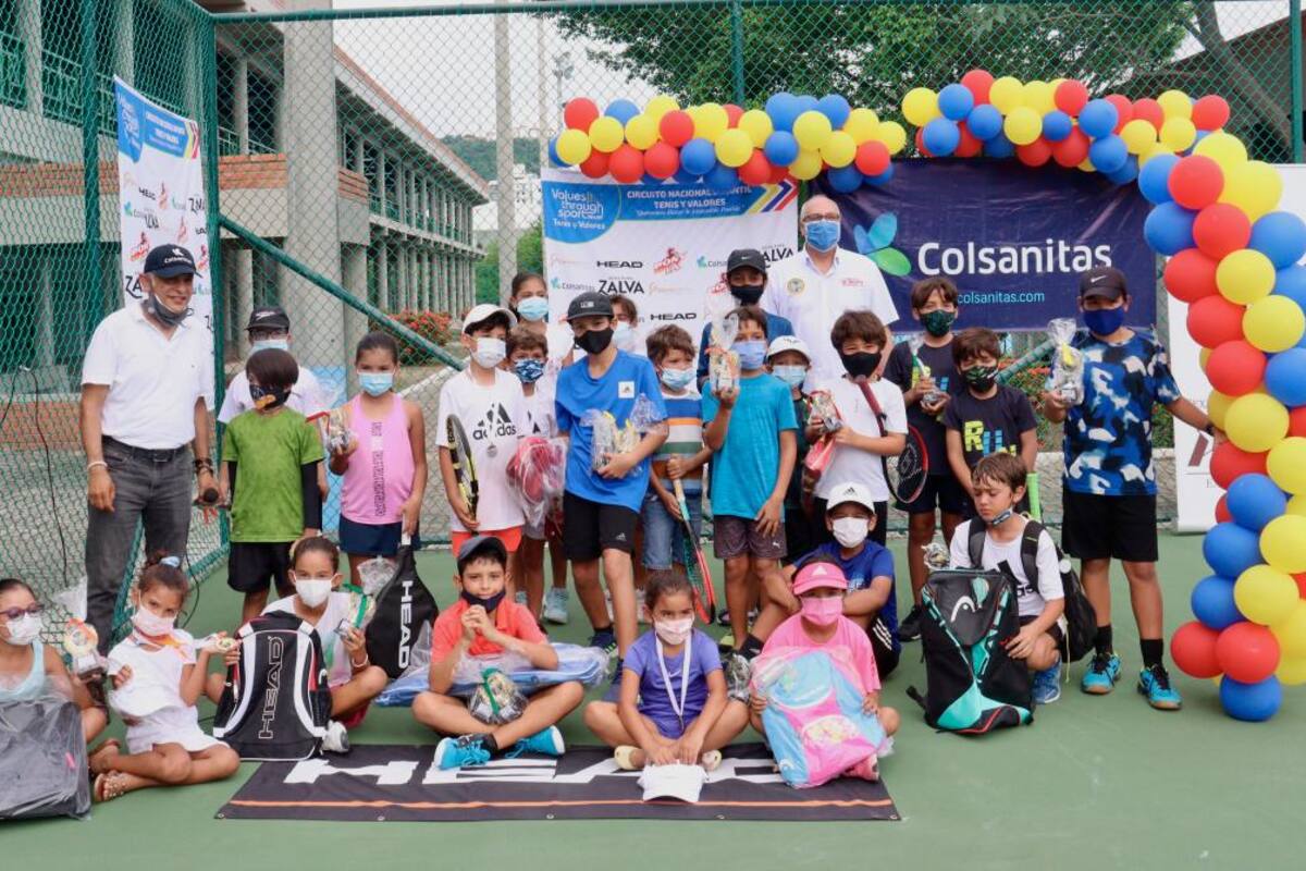Los niños exhibieron tenis y valores en Cartagena