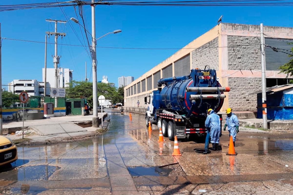 Continúan trabajos de reparación de alcantarillado en Lo Amador