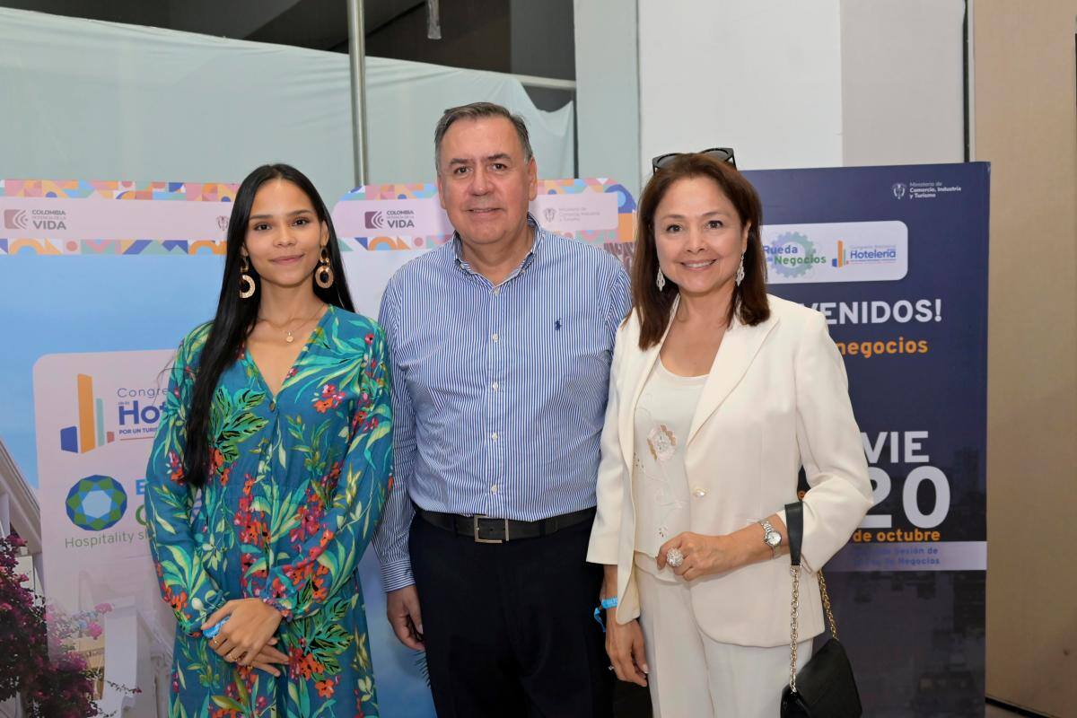 Natalia Díaz, Juan Lozano y Claudia Muñoz.