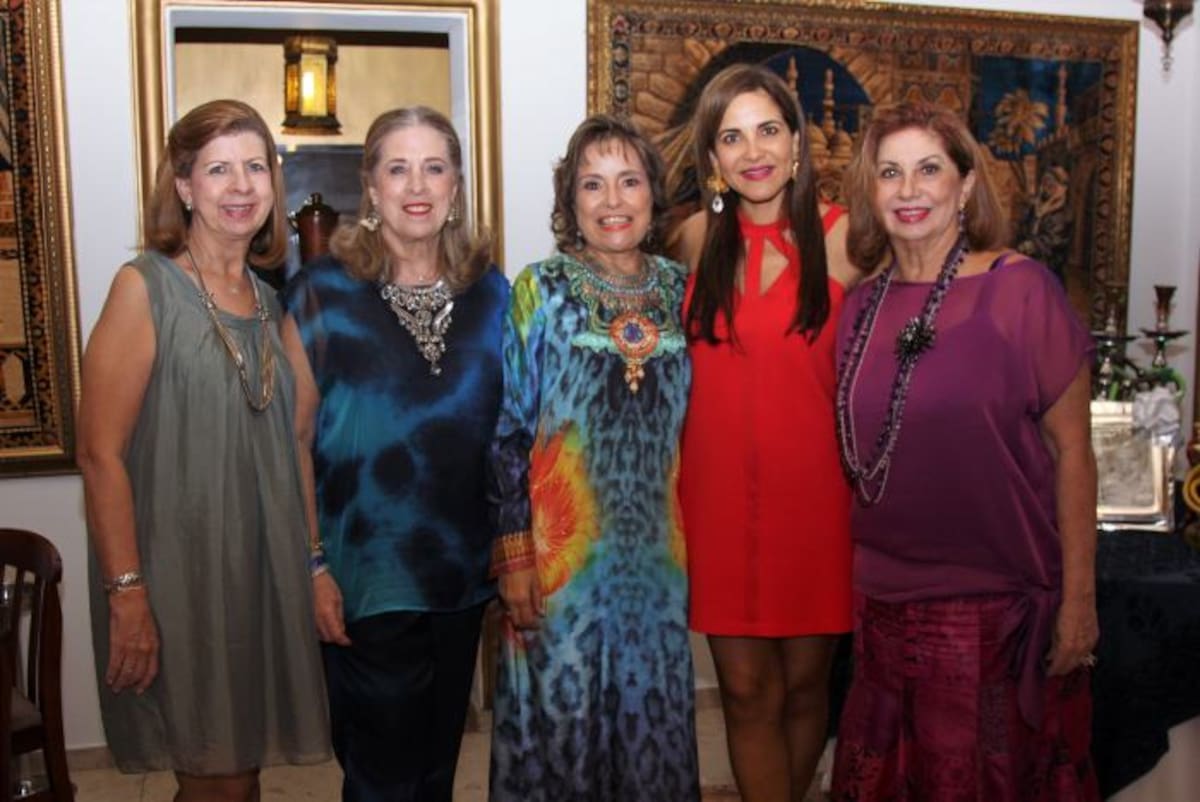 Rosina Restrepo, Cecilia Restrepo de Bustamante, Rosario Diazgranados, Nelly Rojas y Ada Frieri. KAILLINE GIRALDO