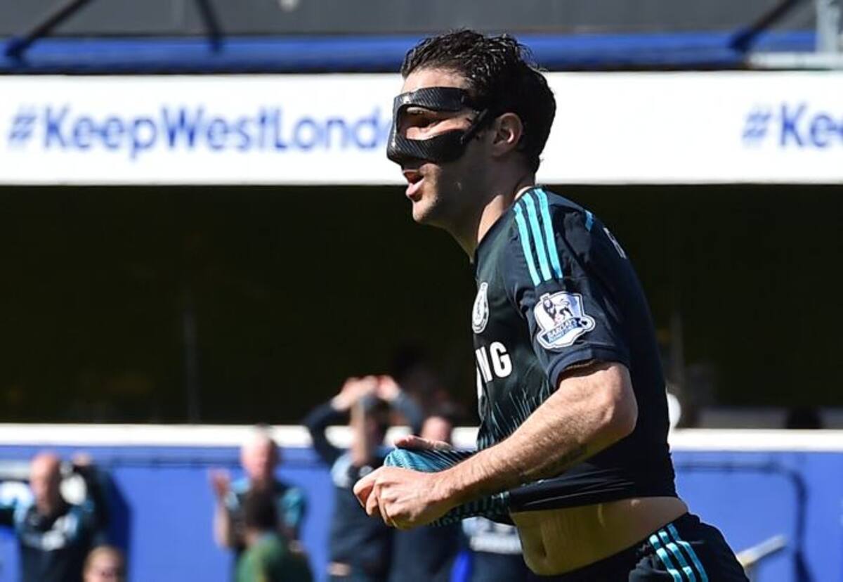 Cesc Fábregas celebra el único gol del partido entre Quens Park Rangers y Chelsea. AFP BEN STANSALL
