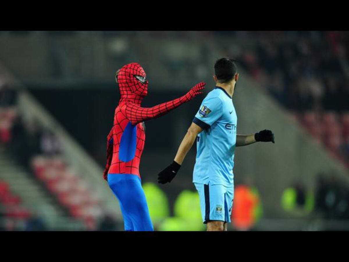 Spiderman hizo su gesto de lanzar la telaraña contra jugadores del City.