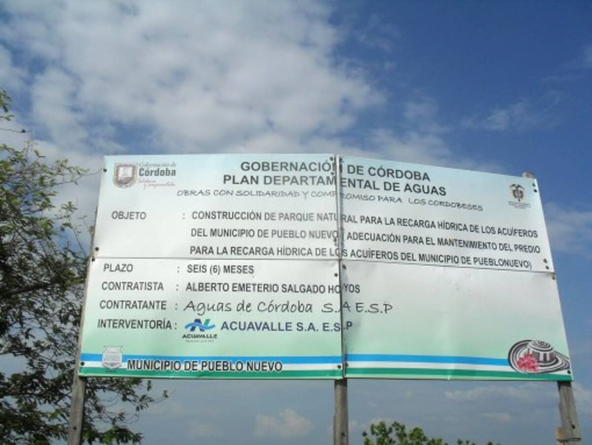 Así luce la valla que anunciaba la ejecución de tan importante proyecto.