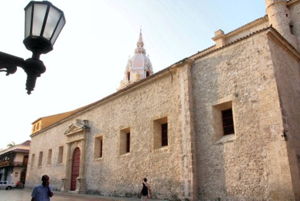 Fachada de uno de los lados de la Catedral.
