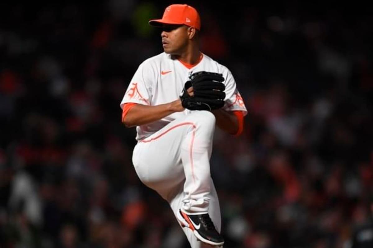 José Quintana ponchó a seis y no permitió carreras en su debut con Gigantes