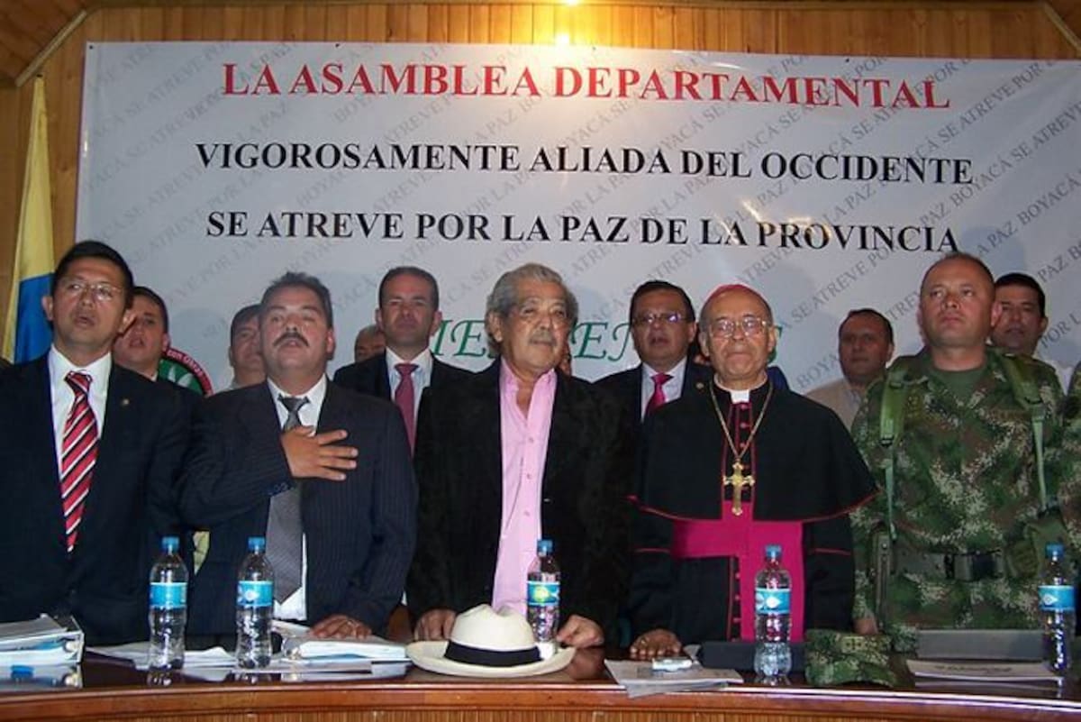 Los empresarios también ofrecieron sus condolencias a la esposa del zar, doña Blanca de Carranza, a sus hijos y a sus nietos. COLPRENSA